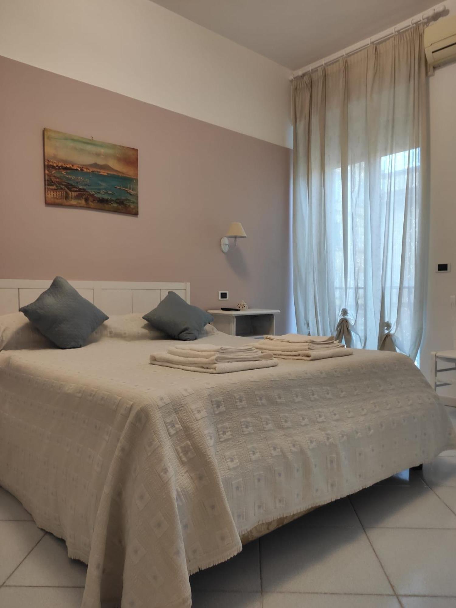 Hotel Carafa Materdei Napoli Esterno foto