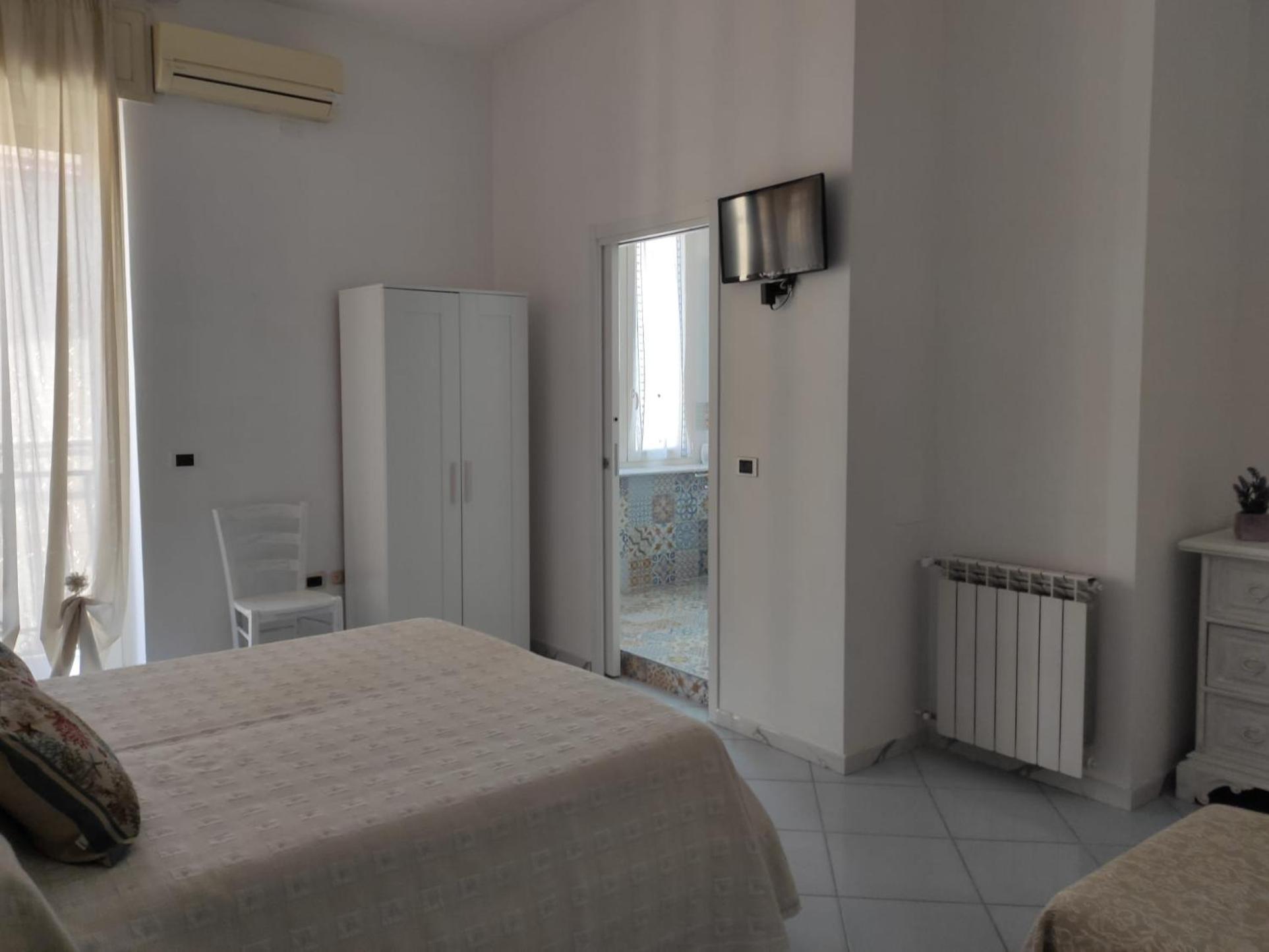 Hotel Carafa Materdei Napoli Esterno foto