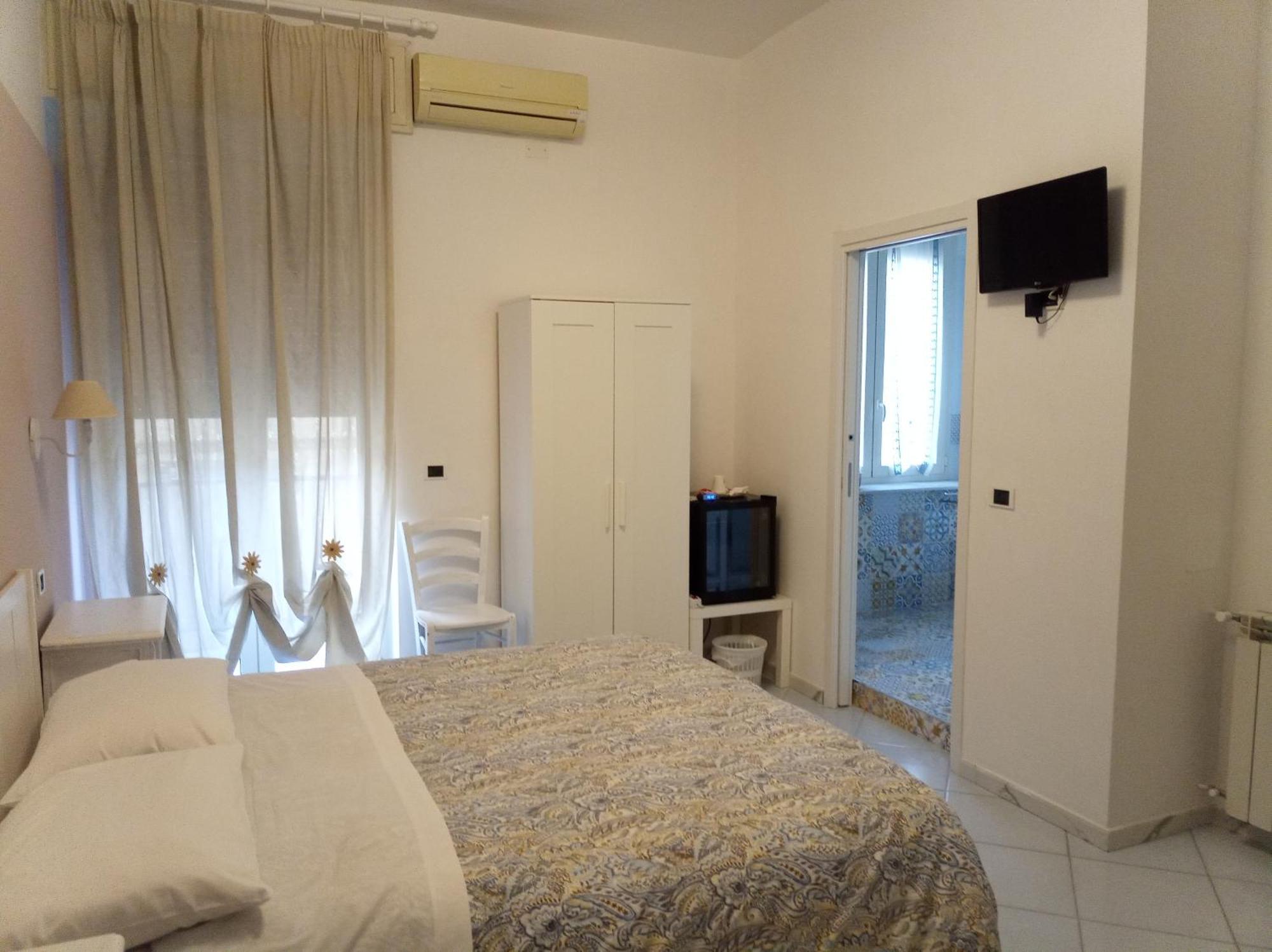 Hotel Carafa Materdei Napoli Esterno foto
